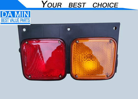 Fanale posteriore bicolore per camion giapponese pesante Nissan UD modello Broadside con piccola lente rossa circolare
